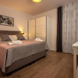 Bura2 , With Private Parking In The Garage , Split Croacia
