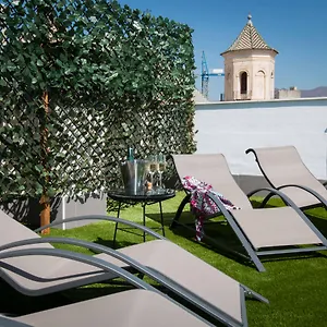 holidays2malaga-suites.hotelsinnerja.org/